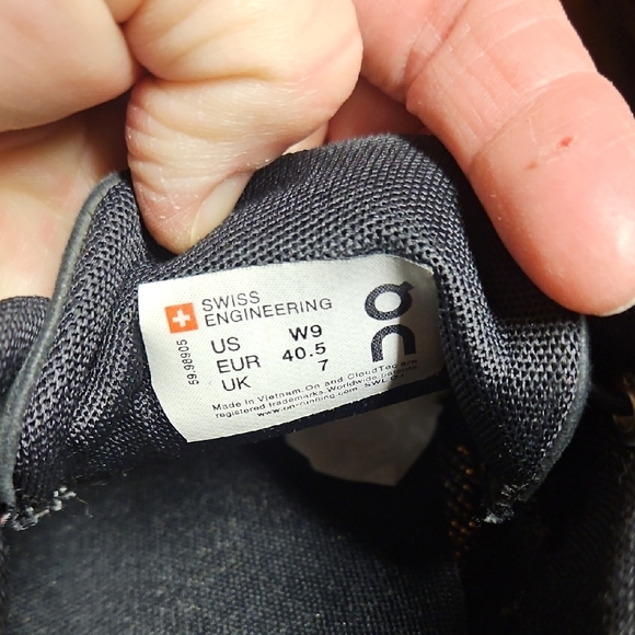 On Cloud Running Women's Black Athletic Shoes - Picture 4 of 7